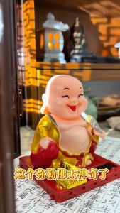 Runvictor Solar Buddha Nodding Head Ornament Car Dashboard Decoration Patung Goyang Kereta Home Office Decor