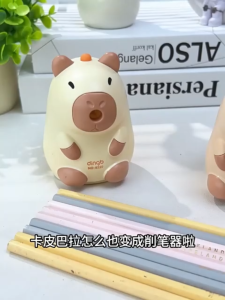 Mesin Pemotong Pensel Kartun Capybara Automatik Manual Comel Untuk Pelajar Kanak Kanak Capybara Pencil Sharpener Hand Cranked Manual Student Stationery 卡皮巴拉卷笔刀手摇铅笔削笔器手动转笔刀学生专用自动卡通可爱儿童刨笔刀削笔机铅笔刀销笔器文具自动进铅笔 E005