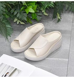 Soft Leather 5cm Thick Sole Open Toe Womens Wedged Slippers 2023 New Fashion Outerwear Sponge Cake Slippers