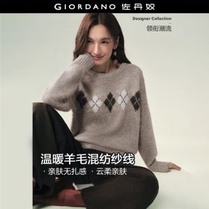 GIORDANO Women Sweaters Contrast Argyle Jacquard Sweaters Crewneck Fashionable Casual Loose Warm Sweaters 18356733