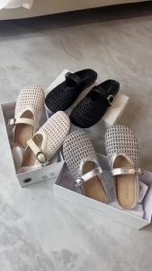 รองเท้าแตะฝรั่งเศสแบบปิดสำหรับฤดูร้อน รองเท้าแตะสไตล์ใหม่พร้อมรูระบายอากาศ