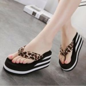 [Free Shipping] New Stylish High-Heeled Flip-Flops For Women Thick-Soled Non-Slip Suitable For Summer Outdoor Wear Height-Increasing Beach Sandals For Students