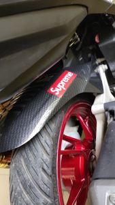 Stiker Cutting Sticker SUPREME Logo Full Warna Holo Stiker Body Motor Body Mobil emblem decals