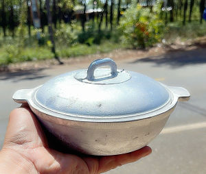 tộ gang đúc nguyên khối kho thịt cálàm lẩu cháocơm lẩu các loại cỡ .