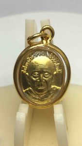 L007 หลวงปู่ทวด พระหลวงปู่ทวด หลวงปู่ทวดวัดช้างให้ จี้หลวงปู่ทวด หลัง พ่อท่านคล้าย เนื้อสีทอง เลี่ยม กรอบพระ ทองไมครอน