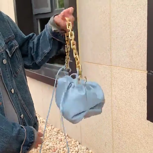 กระเป๋าเมฆกระเป๋าคาดอกสตรีสำหรับผู้หญิงสไตล์เกาหลีกระเป๋าสะพายไหล่สายโซ่กระเป๋าหิ้วกระเป๋าถือแฟชั่นมีสไตล์