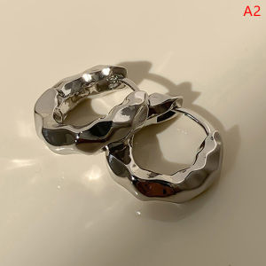 Minwen ต่างหูห่วงโลหะหนาแบบวินเทจสำหรับผู้หญิงต่างหูห่วงทรงเรขาคณิตกระชับคลื่นแบบไม่สม่ำเสมอสำหรับเด็กผู้หญิง