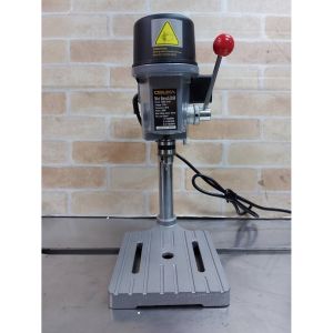 ราคาถูก OSUKA สว่านแท่นขนาดเล็ก สว่านแท่นจิ๋ว (2หุน) เหมาะสำหรับใช้ในงานไม้ เหล็ก การประกอบชิ้นส่วน