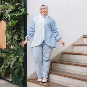 Siselyo x NurulFadillah Aluna Half Lace Tops – Kemeja Bigsize Wanita