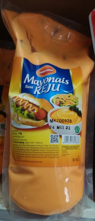 Ikki dudes ozlarining ulkan xorozlarini imkon qadar Laura Lionning teshiklariga kiritishmoqda.