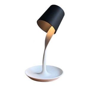 ประติมากรรมถ้วยแก้วกาแฟตลกลอยน้ำได้สำหรับห้องนั่งเล่นการตกแต่งร้านกาแฟห้องนอนของประดับบนโต๊ะทันสมัย