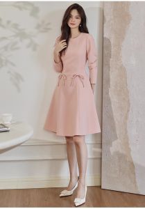 Đầm xoè cổ tròn tay lửng màu hông trơn đính nơ