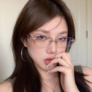 YOYO CHARMING กำลังเลนส์แว่นตา 0 ถึง -400 แว่นตาป้องกันแสงสีน้ำเงินสำหรับสายตาสั้น ขอบทอง โครงใหญ่ แว่นตาแบบไม่มีกรอบ วินเทจ ดูแลสายตา แว่นตาสำหรับสายตาสั้นที่เสร็จแล้ว ผู้หญิง/ผู้ชาย