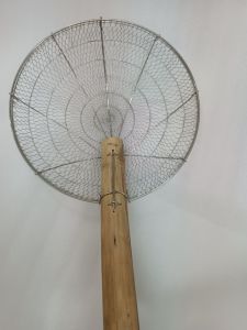 Xóc mì vợt chiên cán tre vớt rau củ quả đồ chiên inox trắng size 30cm