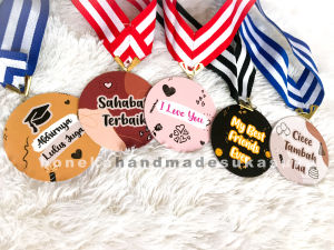 Medali Custom Hadiah Ulang Tahun Kado Anniversary Permintaan Maaf Hampers Custom Kado Unik Kado Buat Pacar Sahabat Teman Temen Pasangan Couple