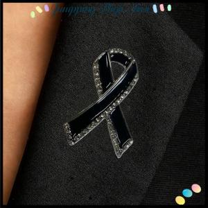 【Jumpping】 เข็มกลัดริบบิ้นประดับพลอยเทียมสีดำเข็มกลัดงานศพตราแห่งความทรงจำสำหรับผู้หญิงผู้ชายชุดเสื้ออุปกรณ์ตกแต่งเสื้อผ้า