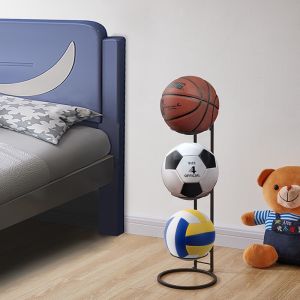Basketball Storage Rack ขาตั้งแสดงบาสเก็ตบอลเหล็กดัดชั้นเก็บลูกบาสเก็ตบอล ที่แขวนบาสเก็ตบอลในร่มในครัวเรือน