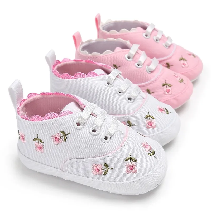 Infant white hot sale walking shoes