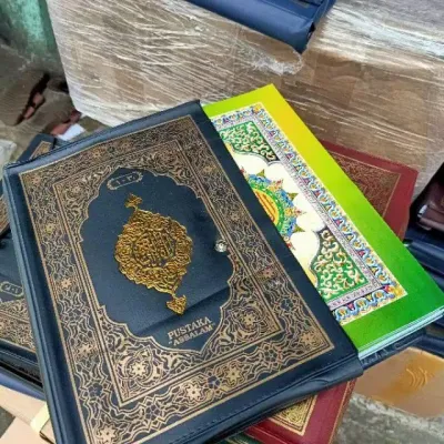 Alquran per juz 1-30 dengan dompet kulit sintetis (Mujazza besar)