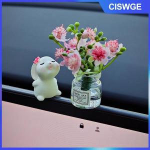 CISWGE 1 bộ đồ trang trí búp bê chữa bệnh xe mới bình nhỏ dễ thương và bảng điều khiển trung tâm xe Thỏ trang trí cửa sổ