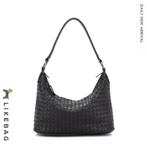 LIKEBAG กระเป๋าทอมือหมอนกระเป๋าความจุขนาดใหญ่กระเป๋าสุภาพสตรี ราคา 3,990 รูปทรง 25,400 บาท