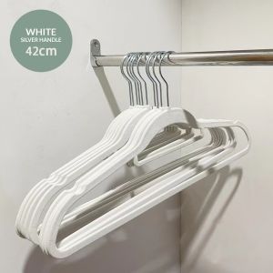5 sets of non-slip velvet hangers space-saving elegant design elegant and beautiful home storage