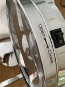 กระจกตั้งโต๊ะ ส่องหน้า 2 ด้าน ขยายซูมคมชัด 10 เท่า พร้อมไฟ warm white ชนิด LEDในตัว หมุนบานกระจกได้ 360 องศา วัสดุแข็งแรง ทนทาน สวยงามมาก