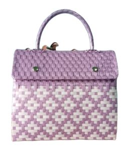 กระเป๋าสานเส้นพลาสติก ทรงจีบแบบถือลายไทยไซส์กลาง ขนาดกว้าง12 ซม. ยาว22 ซม. สูง20 ซม.