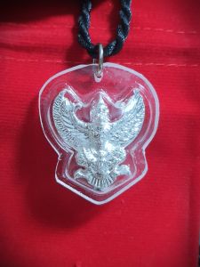 ครุฑ (ชุบเงินแท้) เลี่ยมกันน้ำ+สร้อยเชือกเทียนอย่างดี พร้อมอาราธนาขึ้นคอได้ทันที เสริมบารมี เลื่อนยศ เลื่อนตำแหน่ง