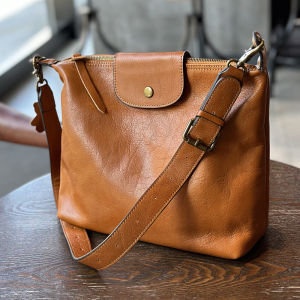2025 Vintage Vegetable-Tanned Leather Bag for Women Genuine Leather Shoulder Crossbody Bag Simple Casual Style Large Capacity Dumpling Bag