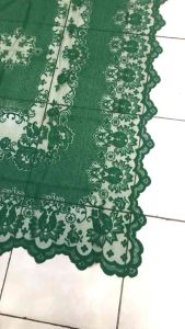 SPESIAL NATAL Taplak Meja Makan Persegi 4 Kursi Ukuran 135 x 180 cm Warna Hijau Natal Bahan kain Polyester Corak Bunga Pucuk Teratai