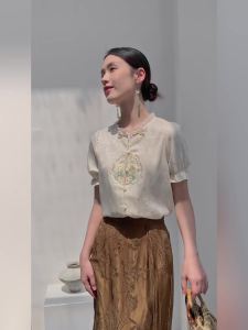 Ammin เสื้อปักแขนสั้นผู้หญิงเสื้อปักคอปกหูไม้สไตล์จีนใหม่ฤดูร้อนหรูหราสบายๆเข้ากับทุกชุดเสื้อเย็บผ้าไหม