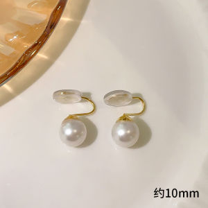 1Pair Pearl Ear Clip Earrings Fashion Without Ear Hole Earrings Simple Ear Cuff Fake Piercing Fashion Jewelry Earrings for Women Ladies