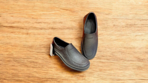 Adda รองเท้าคัทชูยางผู้ชาย ยี่ห้อ Adda รุ่น AD 17601M1 (7-10) สีดำ