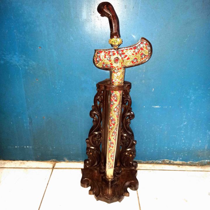 Stand Dudukan Keris Ukiran Lung Lungan Kayu Jati Tua