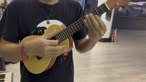 อูคูเลเล่ CAROLS รุ่น CUC-60S