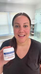 Kem Urea 40% Revitaderm 4D cho chân kem dưỡng ẩm chuyên sâu cho da khô thô ráp chai sạn bao gồm đá bọt và bàn chải tẩy tế bào chết miễn phí hấp thụ nhanh không mùi 4oz 1 gói