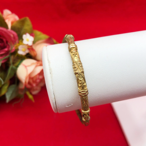 กำไลงานดิบทองเหลืองตัดลาย ตะขอตัวเอ็น เส้นผ่านศูนย์กลาง 5.3 ซม.ทองเหลืองโบราณ ใส่อาบน้ำได้ พร้อมส่ง