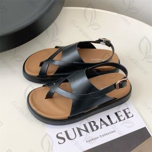 MAKATA✨ รองเท้าแตะแบบสวมรัดส้น รองเท้าหูคีบสายไขว้ WEEC หนังเทียมสีพื้น ใส่สบาย