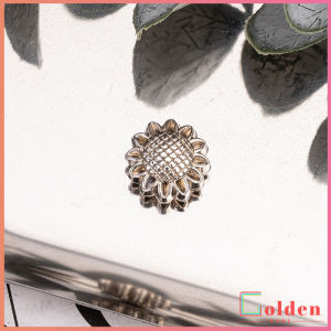 Golden 1 ชิ้น กระดุมแม่เหล็ก ทรงดอกทานตะวัน ติดสื้อ ผ้าพันคอ แบบไม่ต้องเย็บติด magnetic buckle