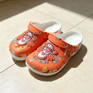 Crocs Dép sục Hổ Tóc Nhảy mẫu mới in chuyển nhiệt cổ điển kiểu dáng gia đình dép lê đi biển ngoài trời dép bít mũi