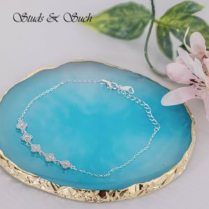[Studs & Such] 925 Silver Cable Chain Bracelet With Cubic Zirconia Clover Leaves Pendant