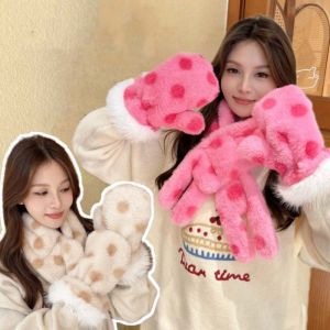 oqewpi ถุงมือ กันหนาว ถุงมือกันหนาว ผ้าพันคอ ผ้าพันคอลายจุดคลื่น สไตล์เกาหลีแบบ ผ้ากันเปื้อนสำหรับเด็ก ชุดถุงมือผ้าพันคอ คาวาอิ เก็บความอบอุ่น ถุงมือห้อยคอ ฤดูหนาว/ฤดูใบไม้ร่วง