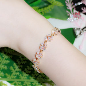 Sepj Rose ชุบทองที่ไม่ซ้ํากันดอกไม้รูปร่างสร้อยข้อมือกําไลข้อมือขนมปังฝรั่งเศสใสเครื่องประดับที่ละเอียดอ่อนสําหรับงานเลี้ยงอาหารค่ํา B083