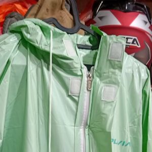 JAS HUJAN GAMIS PLEVIA: Jas Hujan Berkualitas untuk Semua Usia