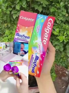 Kem Đánh Răng Colgate MaxFresh Rainbow 100g