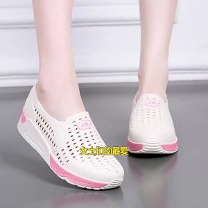 [Free Shipping] Womens white nurse shoes with wedge heels summer beauty shoes perforated plastic breathable comfortable odor-resistant height-increasing thick-soled sandals