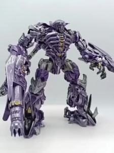 TW028‑B Shockwave Deformable Mecha Action Figure Sci‑Fi Robot With Weathered Metallic Paint Finish Multi‑Mode Conversion Collectible Toy For Mecha Hobbyists