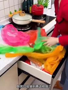 Beg Simpanan Gantung Hanging Plastic Bag Organizer Kitchen Storage Bag Holder Wall Home Space Saving