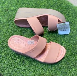 รองเท้าcrocs ส้นสูงเป็นสวมสําหรับผู้หญิงใส่น่ารักใส่นิ่มไม่เจ็บเท้า